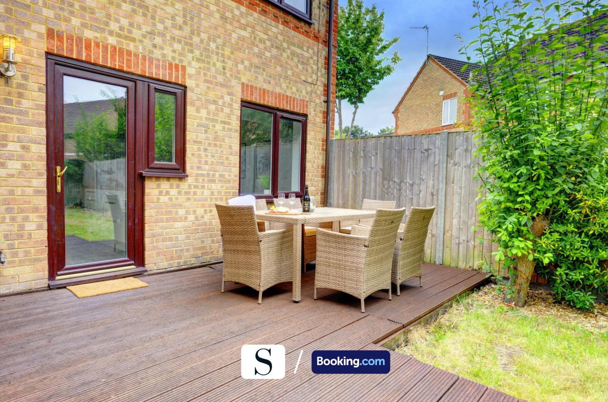 The Bernstein Executive House By Silva Short Lets & Serviced Accommodation Milton Keynes With Garden & Parking Wavendon Exterior photo